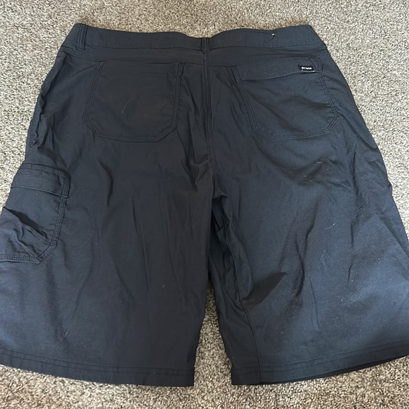 Men’s Prana Black Cargo Shorts - Picture 4 of 4